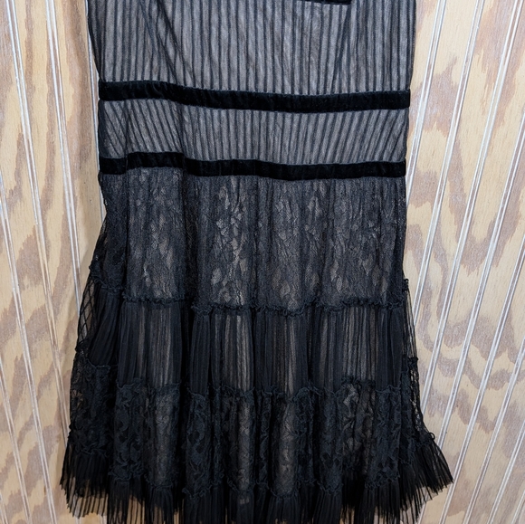 Vintage BGBG Maxazria Tulle and Black Velvet Midi Cocktail Dress Size 4 - Picture 4 of 9